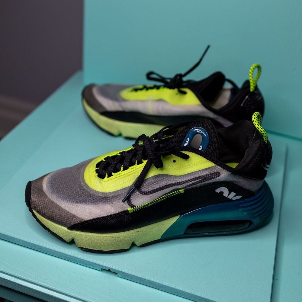 Nike Air Max 2090 Volt M 9.5